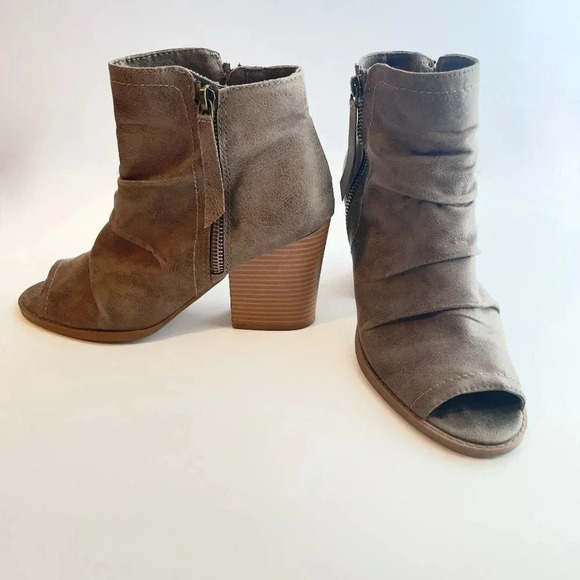 Charming Charlie Open-Toe Ankle Booties Size 7 Color Taupe Heel 3" Inside Zipper - Picture 3 of 9